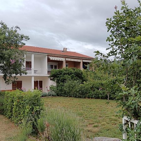 Apartments Lana Starigrad Paklenica Exterior foto