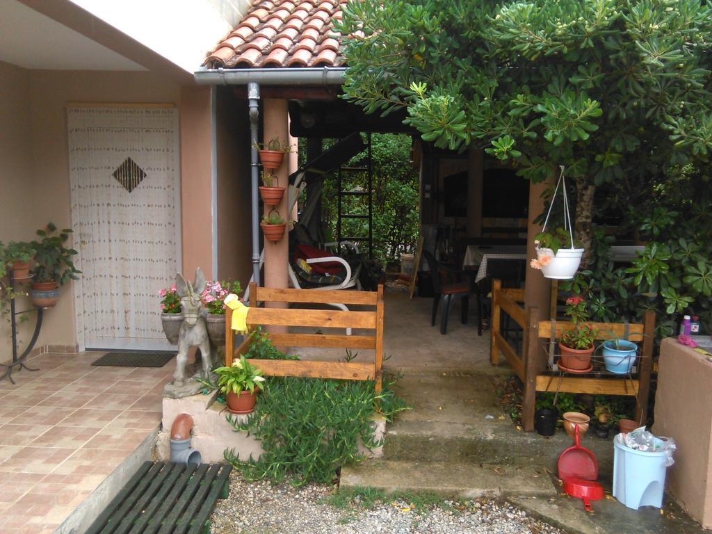 Apartments Lana Starigrad Paklenica Zimmer foto
