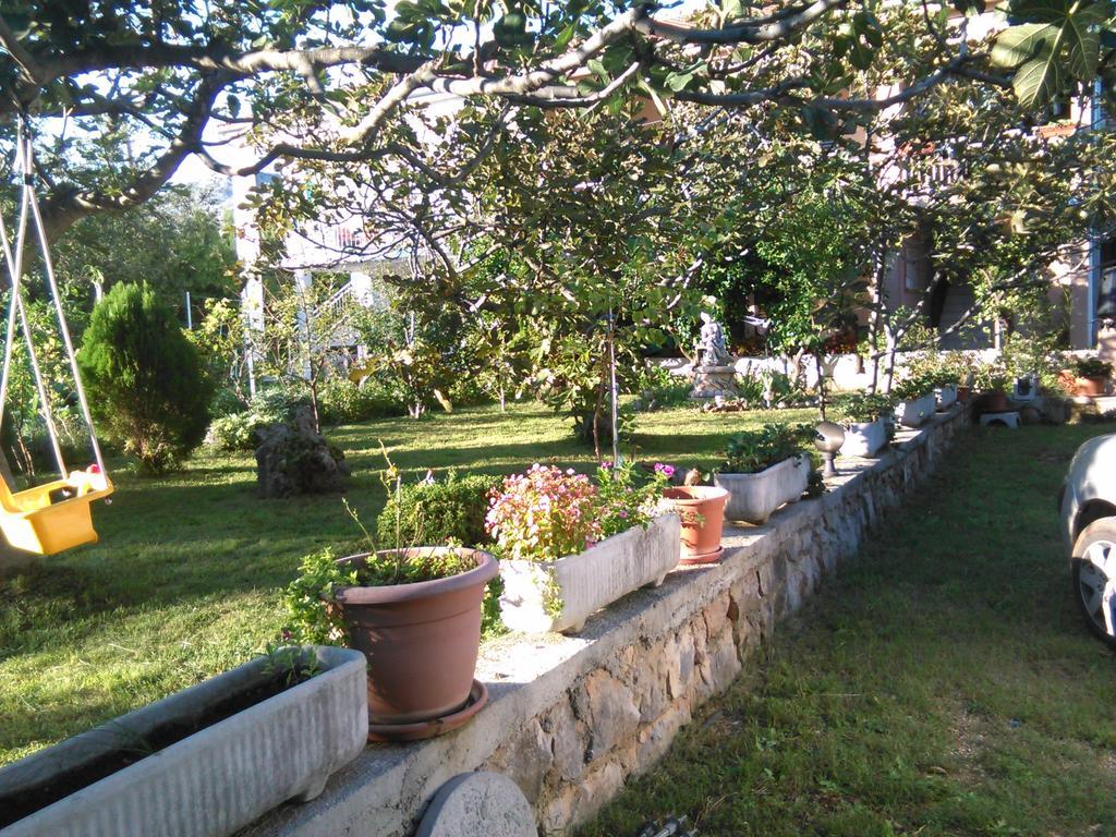 Apartments Lana Starigrad Paklenica Exterior foto