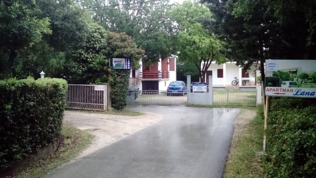 Apartments Lana Starigrad Paklenica Exterior foto